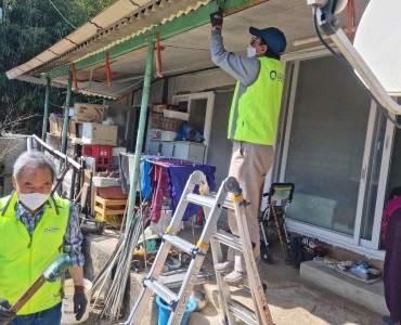 임실군노인종합복지관, 어르신 집수리 봉사활동 “뚝수리 봉사단” 활동 실시 이미지