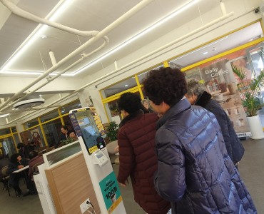 경로당 성인문해교육 키오스크 현장 체험 진행 이미지