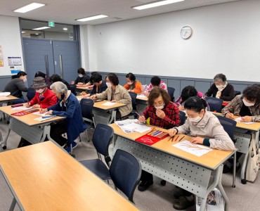 문화예술지원사업 &#034;치매예방오감만족미술교실&#034; 진행 이미지