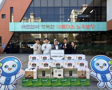 잇다 재가노인복지센터, 후원물품 전달식 이미지